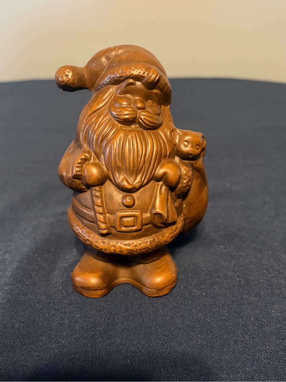 Vintage 1987 Red Mill Manufacturing Pecan Wood Christmas Santa Claus Figurine.